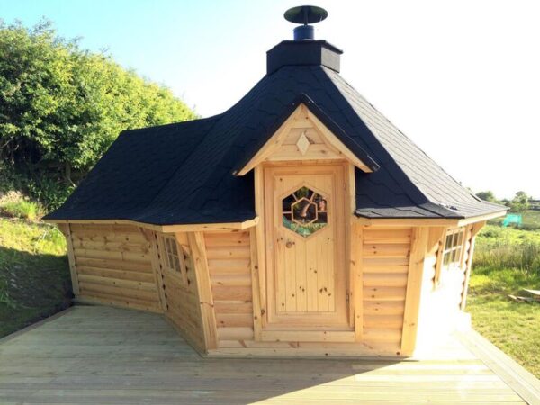 9.2m² Sloping BBQ Hut with 2m extension
